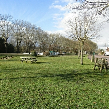 Aire de pique-nique du Quai Sully - ROGNY-LES-SEPT-ECLUSES