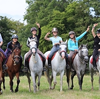 Domaine Equestre Les Grilles - SAINT-FARGEAU