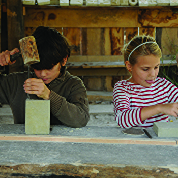 Atelier taille de pierre à Guédelon - TREIGNY-PERREUSE-SAINTE-COLOMBE
