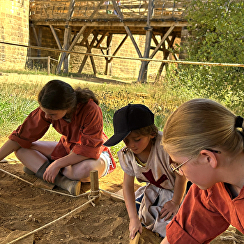 Atelier archéologie à Guédelon - TREIGNY-PERREUSE-SAINTE-COLOMBE