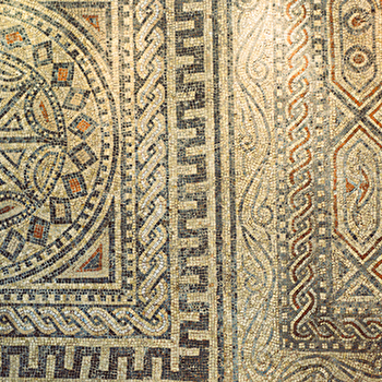 Fragment restauré d'une mosaïque Gallo-Romaine - MIGENNES