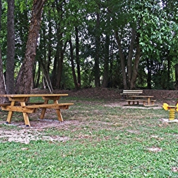 Aire de pique-nique du barrage - MALAY-LE-GRAND