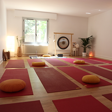Aura Yoga