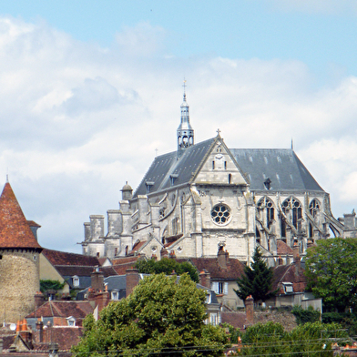 Pars sur les traces du Chevalier de Saint-Florentin et résous les énigmes !