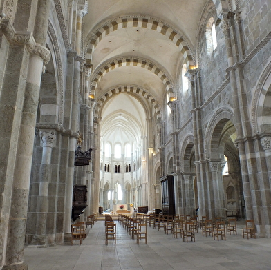 Une balade ludique en famille à la découverte du village médiéval de Vézelay