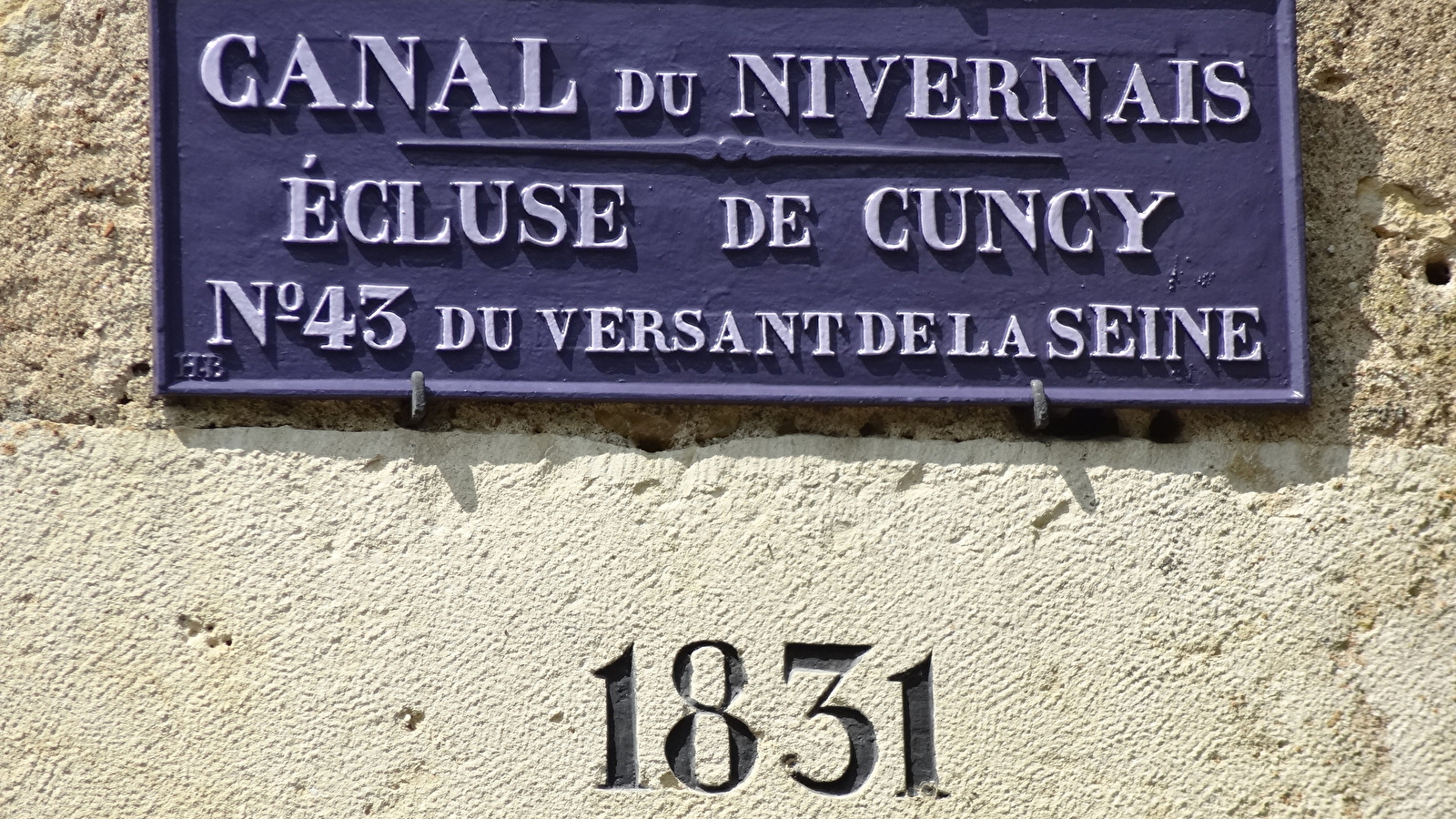 Esacapade Gourmande - Le Canal du Nivernais à vélo de Loire en Seine