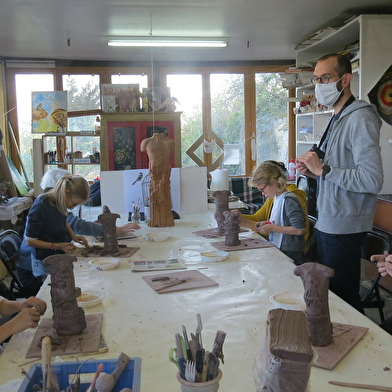 Peinture, modelage, dessin, matière... choisis ta technique et repars avec ton oeuvre !