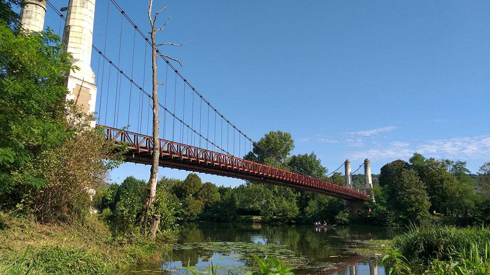 CEZY - Aire de service du pont suspendu