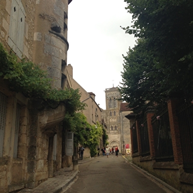 Une balade ludique en famille à la découverte du village médiéval de Vézelay