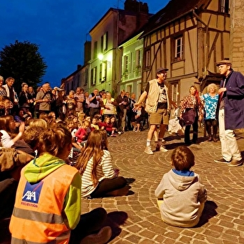 Chaque été, la ville de Joigny s'anime dès la nuit tombée et t'emmène pour une visite inoubliable. - JOIGNY