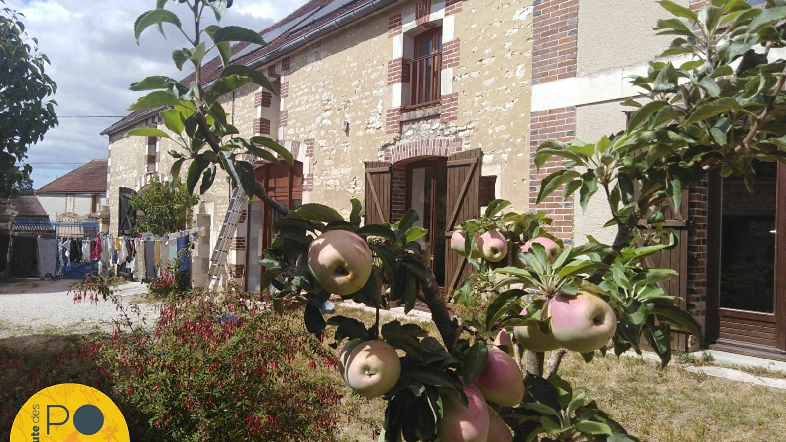 Habitat avec auto production énergie, jardin permaculture et monnaie locale