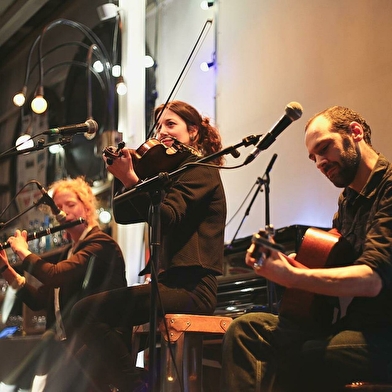 Bowin' in the Wind, musique irlandaise