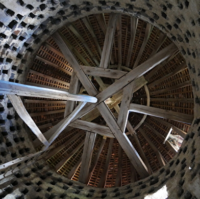 Découvre l'art de la poterie dans le cadre magique de ce château de Puisaye.