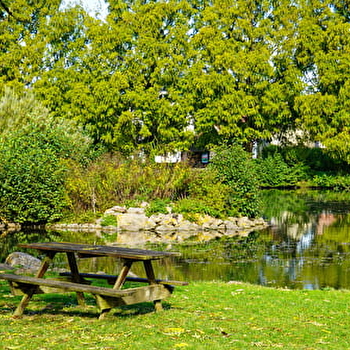Aire de pique-nique des jardins d'eau Pierre Doudeau - BLENEAU