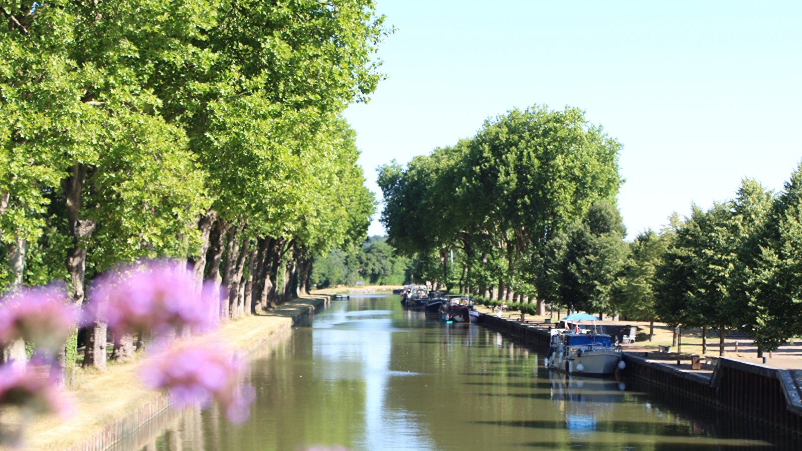 Aire de services de Rogny-les-Sept-Écluses