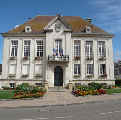 Que dirais-tu de découvrir un village de l’Yonne et ses environs tout en t’amusant ?