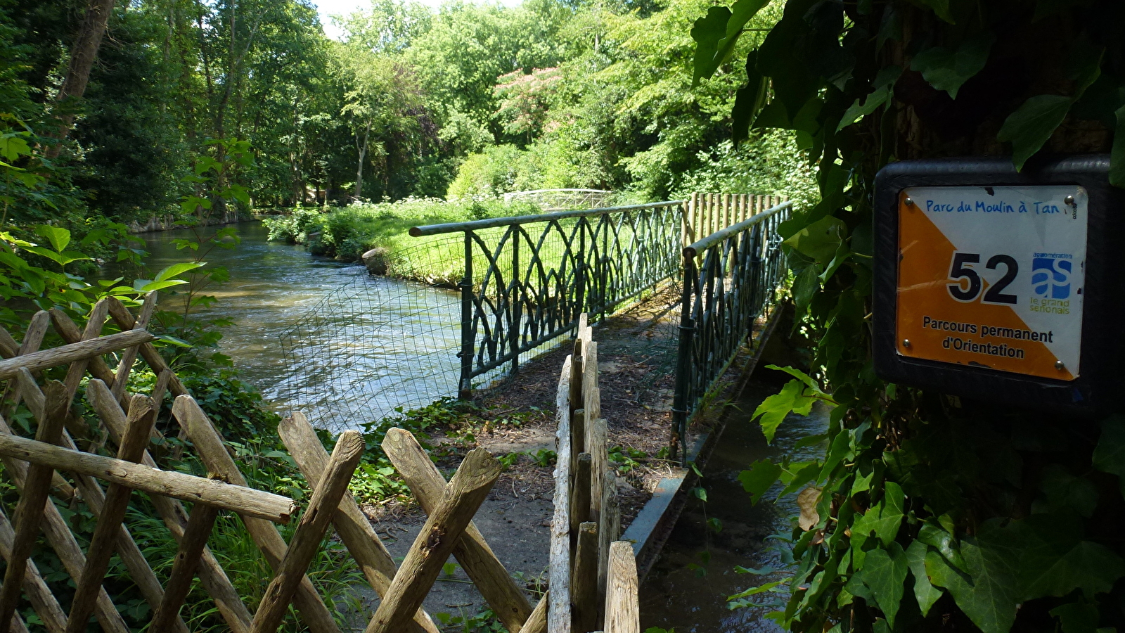 Teste ton sens de l'orientation et découvre le Parc du Moulin à Tan de manière originale !