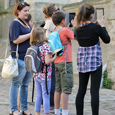 Parcours les ruelles de Joigny et mène l'enquête. Prêt pour l'aventure ?