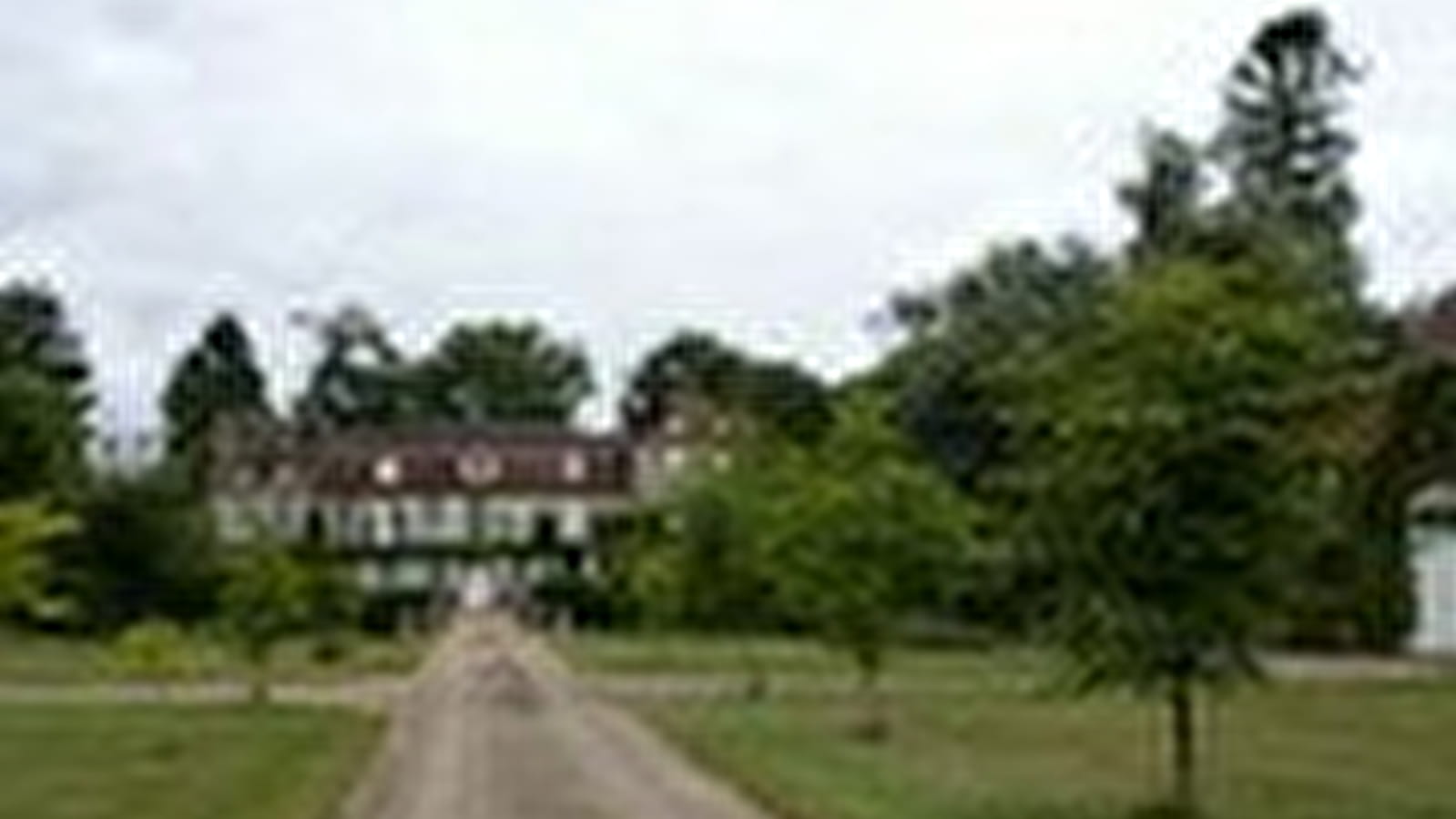 Le Moulin Rouge et le Château du Fort 