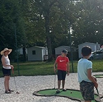 Camping du Bois Guillaume - VILLENEUVE-LES-GENETS