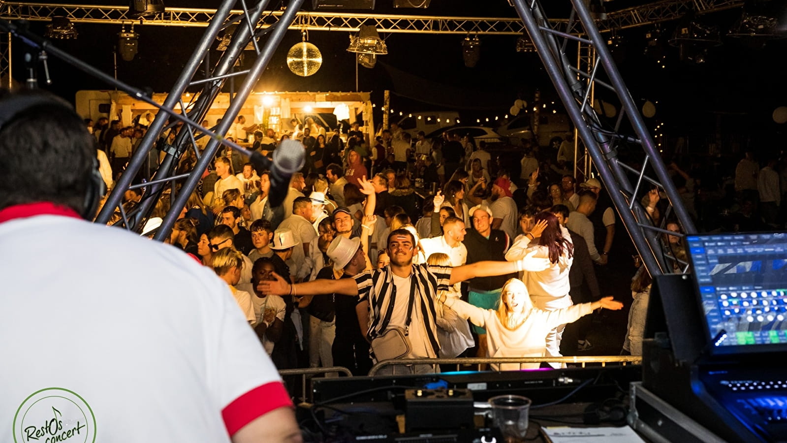 WHITE FESTIVAL