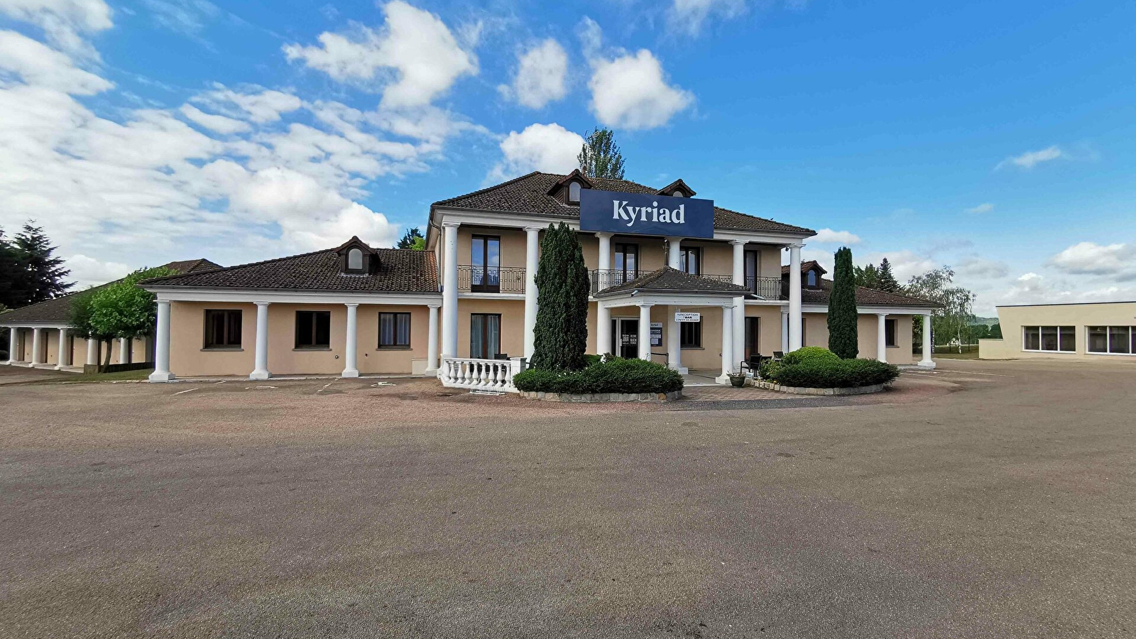 Les Trois Colonnes - Hôtel Kyriad Sens