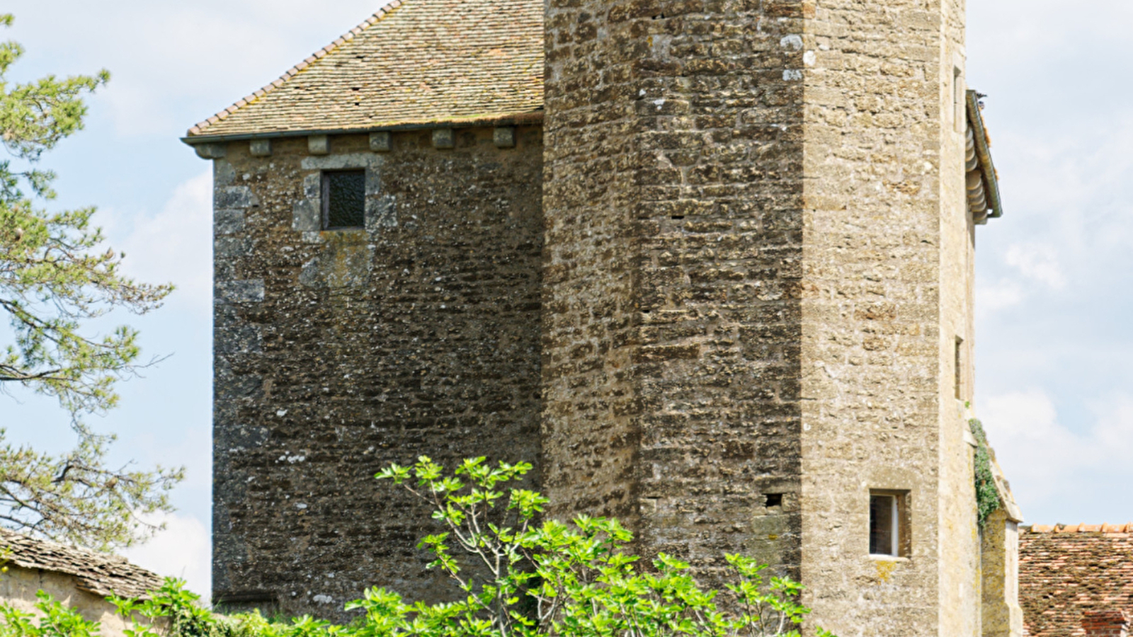 Que dirais-tu de découvrir un village de l’Yonne et ses environs tout en t’amusant ?