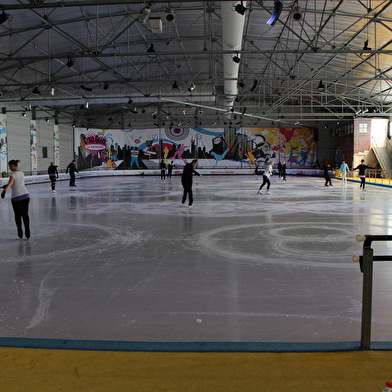 Chausse tes patins et profite des plaisirs de la glisse sur glace !