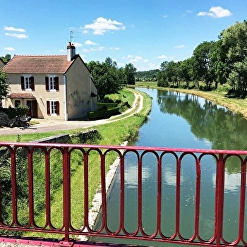 Maison de Charmes à Lucy-sur-Yonne - LUCY-SUR-YONNE