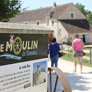 À la découverte du moulin à eau, de la ferme et de ses animaux en liberté. - SAINTS-EN-PUISAYE