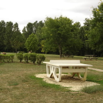 Aire de pique-nique de l'étang de loisirs de Charny - CHARNY OREE DE PUISAYE