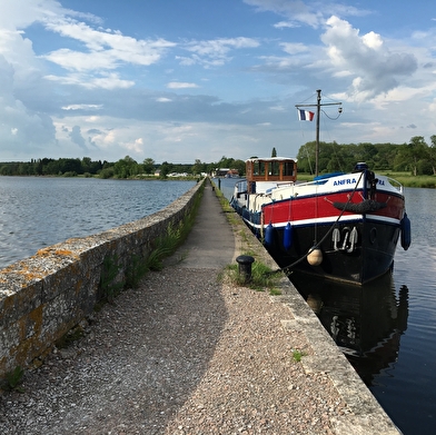 Escapade Gourmande - Le Canal du Nivernais à vélo de Loire en Seine