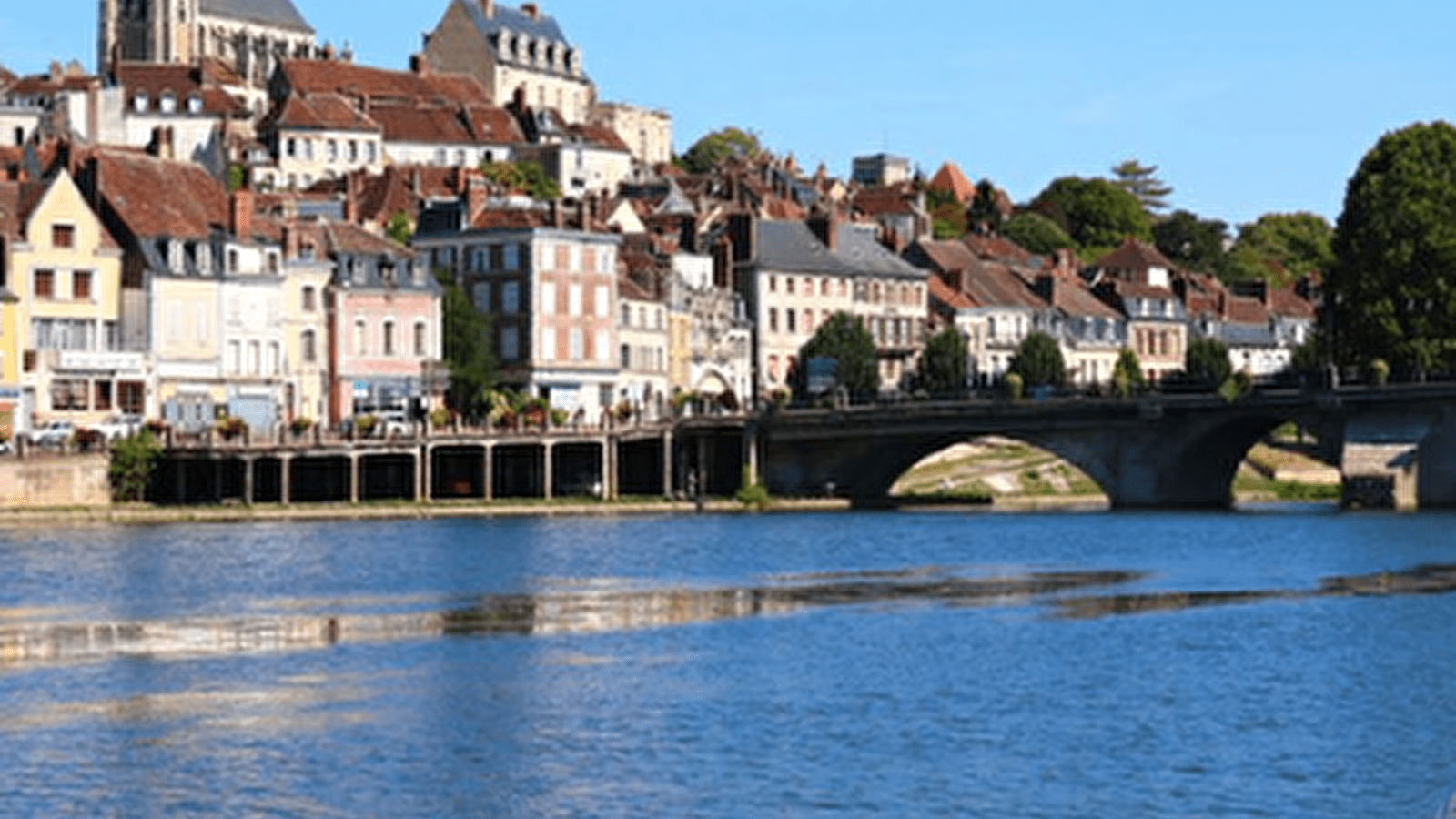 A la découverte de Joigny et de la Côte Saint Jacques