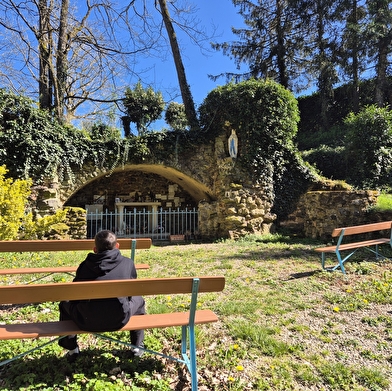 Que dirais-tu de découvrir un village de l’Yonne et ses environs tout en t’amusant ?